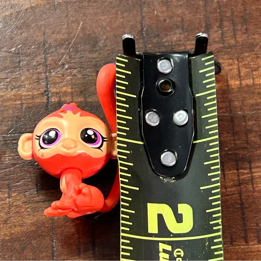 Littlest Pet Shop #4015 Kelvin Vinning‎ Baby w/Purple Eyes Monkey Mini